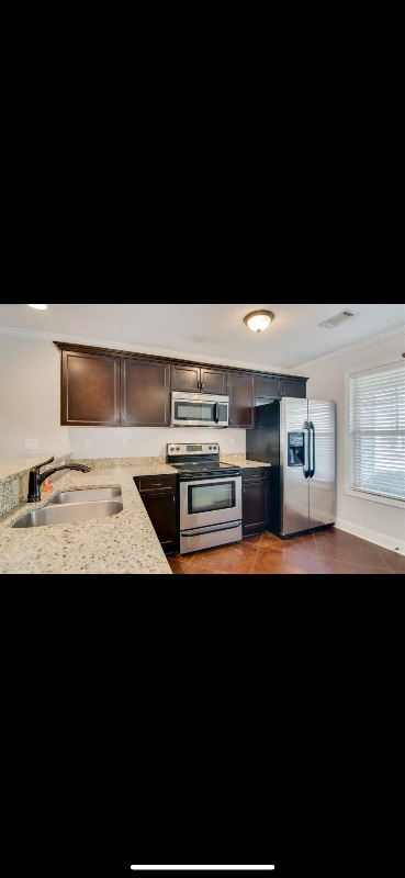 Building Photo - 225 Mossy Bank Dr