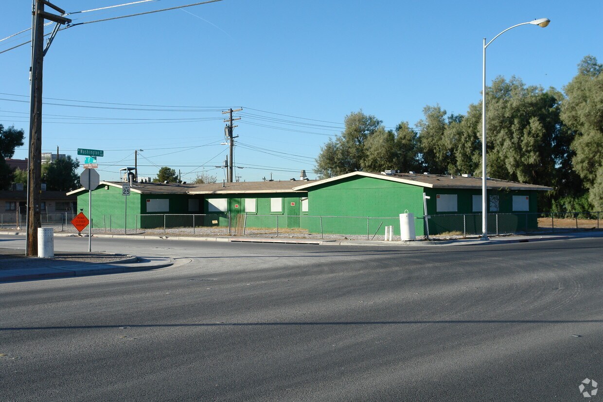 Building Photo - 833 F St