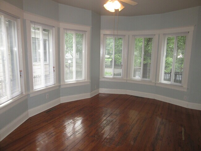 Building Photo - 309 W Vine St