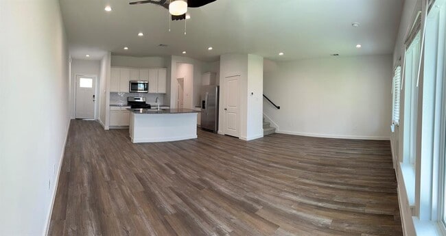 Building Photo - 3017 La Latina Dr