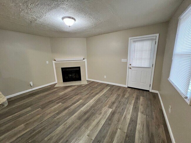 Foto del edificio - 349 Knollwood Cir