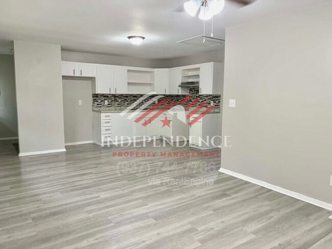 Building Photo - 136 Rogers Dr