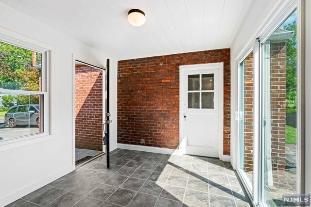 Building Photo - 244 Hickory Ave
