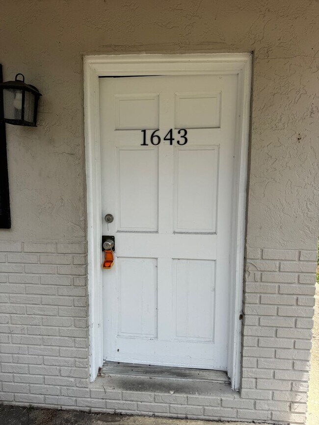 Foto del edificio - 1643 NE 70th St