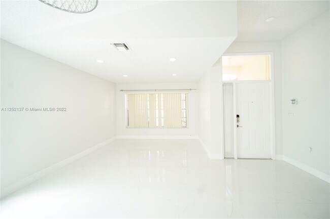 Foto del edificio - 2863 SW 174th Ave