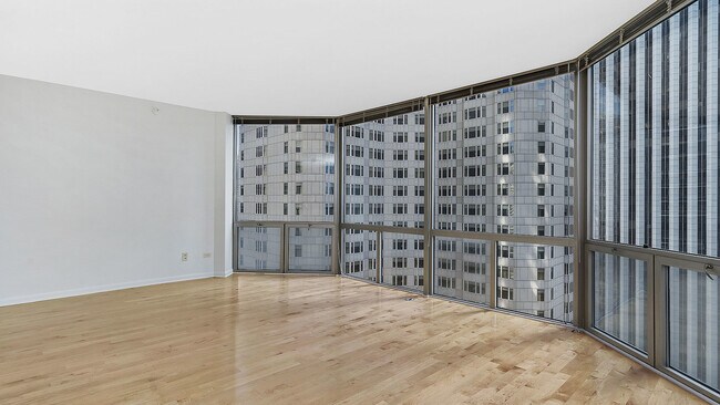 Foto del edificio - 222 N Columbus Dr