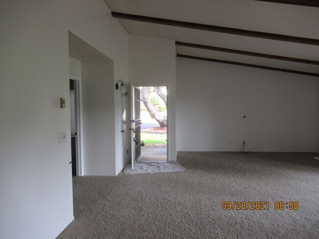 Building Photo - Country Club Condo Located On Hole 12