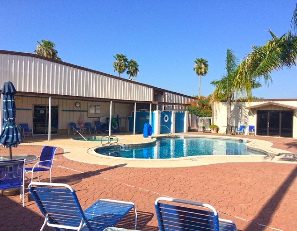 Paradise South RV Resort Apartments in Mercedes, TX