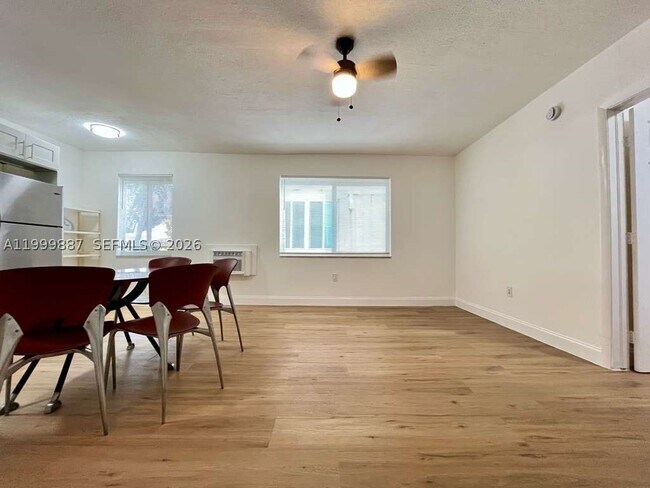 Foto del edificio - 7928 Harding Ave