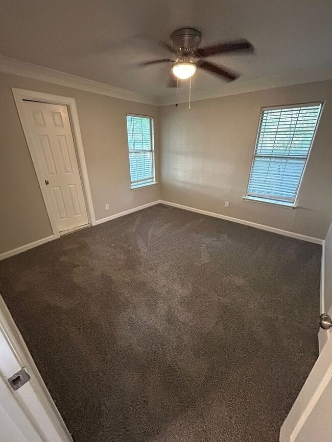 Building Photo - 4915 Heyworth Ave