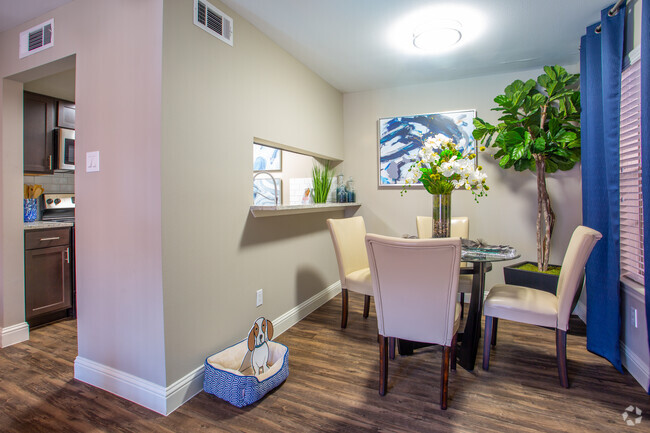 Dining Area - Stratford House Apartments