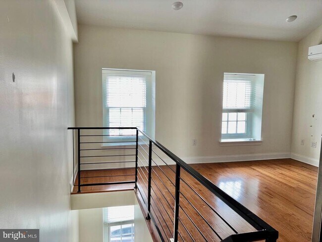 Foto del edificio - 6607 Ridge Ave