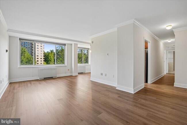 Building Photo - 4000 Tunlaw Rd NW