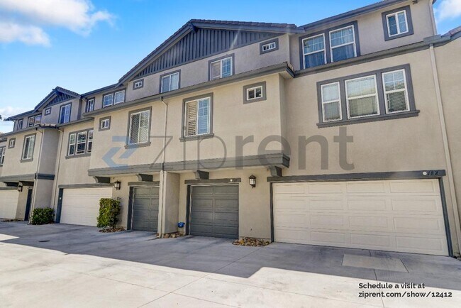 Foto del edificio - 16935 Laurel Hill Ln