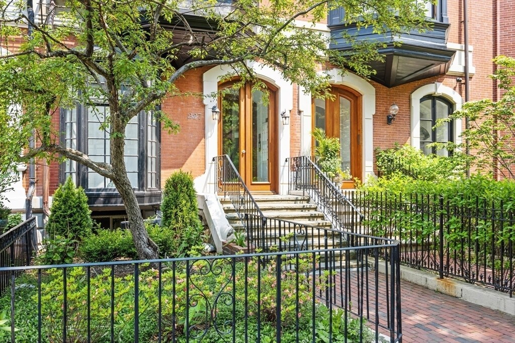 Primary Photo - 227 Marlborough St