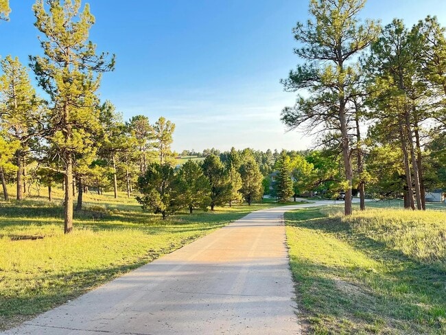 Foto del edificio - 8374 Piney Creek Rd