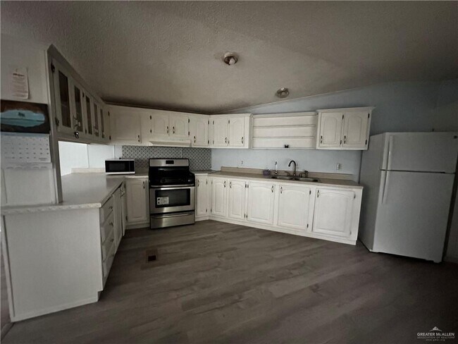 Foto del edificio - 613 Banyan Ave