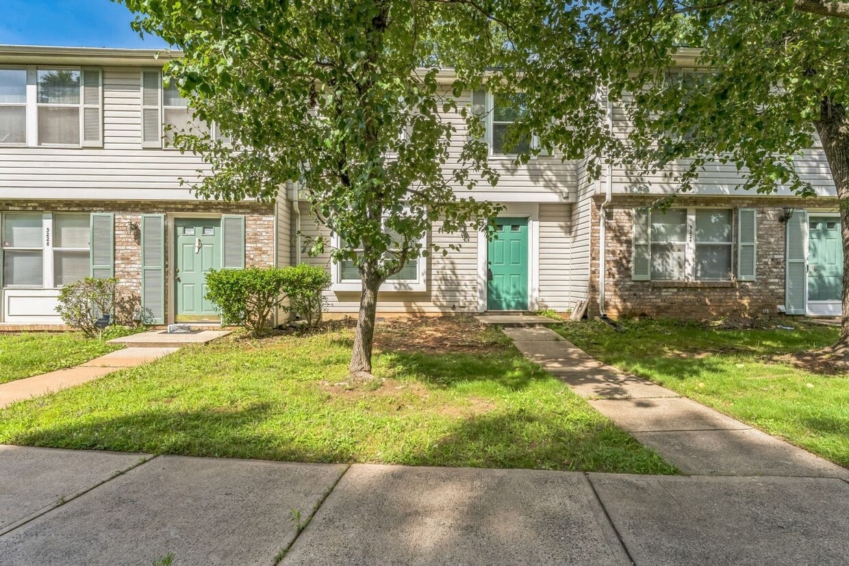 Charming 3BR Townhome in Charlotte - Charming 3BR Townhome in Charlotte
