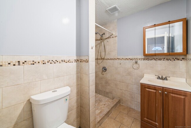 Foto del edificio - 705 Dixwell Ave