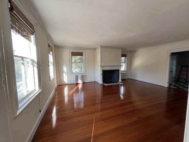 Living Room - 260 High St