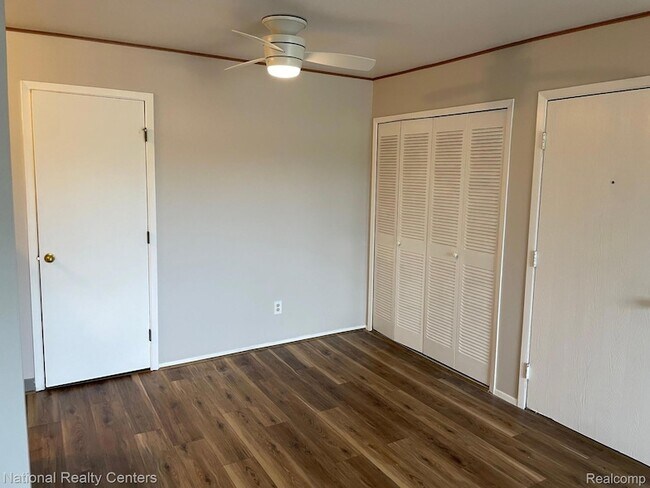 Foto del edificio - 8719 Meadowbrook Dr