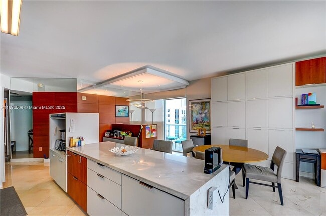 Foto del edificio - 3131 NE 188th St