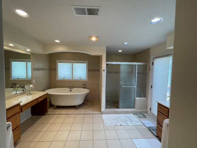 Building Photo - 5285 Quemazon Pl