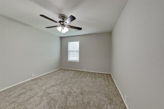 Building Photo - 14906 Sugarhollow Dr