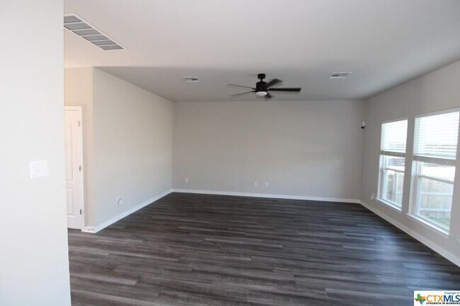 Foto del edificio - 2206 Mustard Ct
