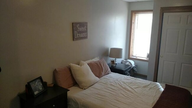 Bedroom - 401 N Marshall St
