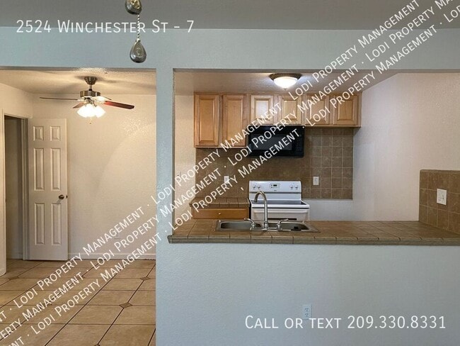 Building Photo - 2524 Winchester Dr