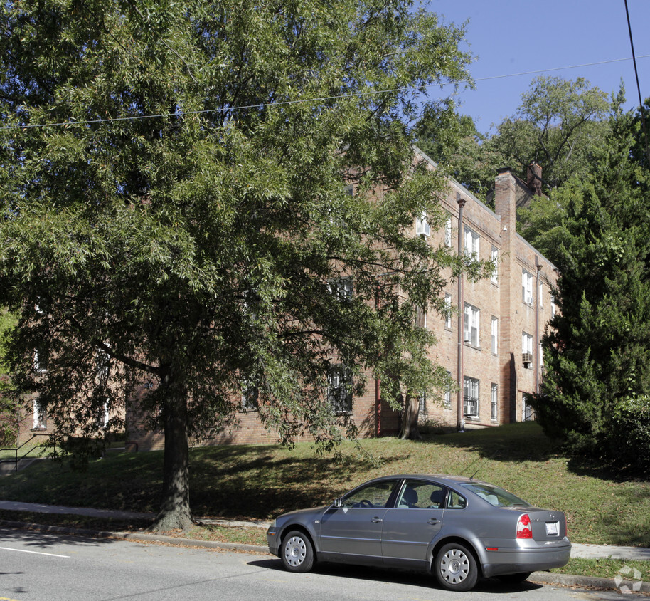 Foto del edificio - 4577 Macarthur Blvd NW