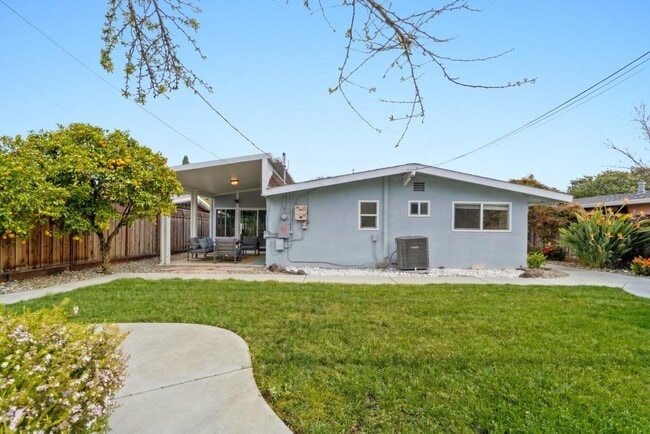 Building Photo - 786 Lakewood Dr