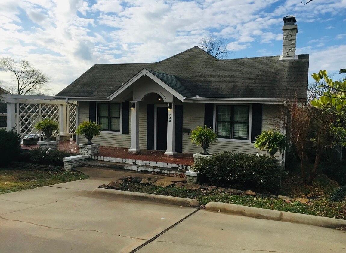 200 Ridgeway Dr, Little Rock, AR 72205 House Rental in Little Rock
