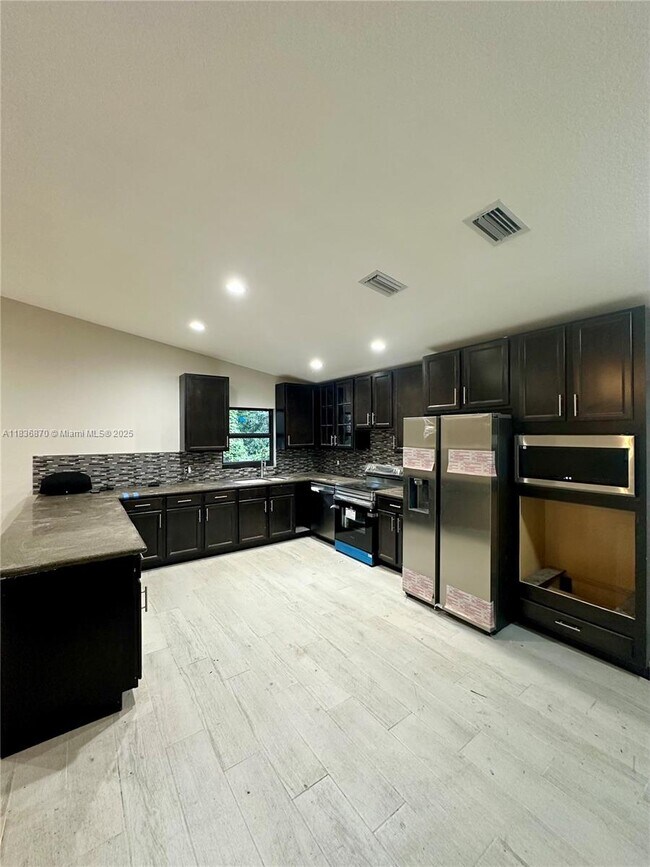 Foto del edificio - 18268 42nd Rd N