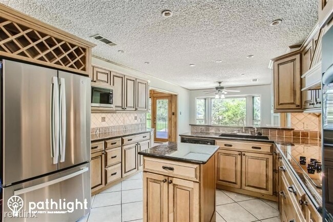 Building Photo - 4 br, 3.5 bath House - 202 Windy Lane UNIT