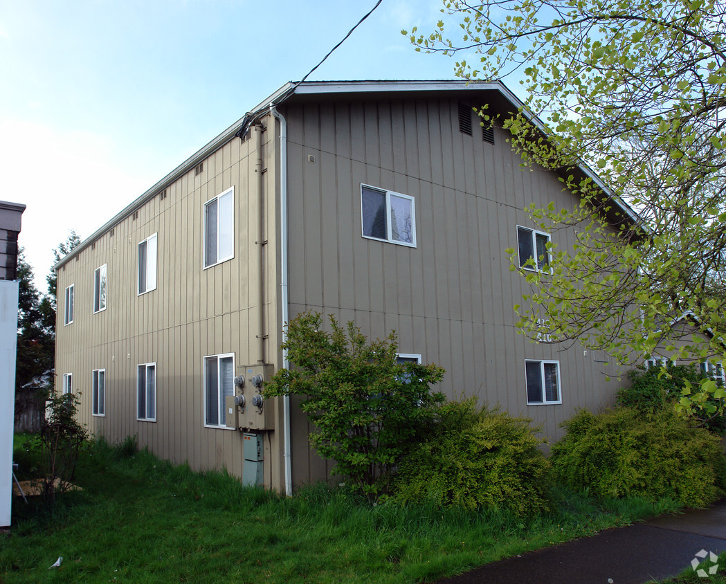 Building Photo - 410-412 E 16th Ave