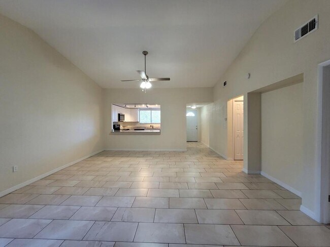 Building Photo - 7855 Pinehurst Dr