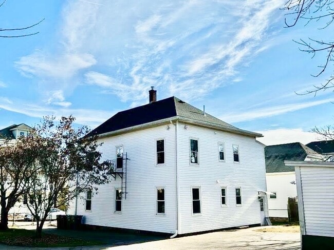 Building Photo - 34 Rutland St
