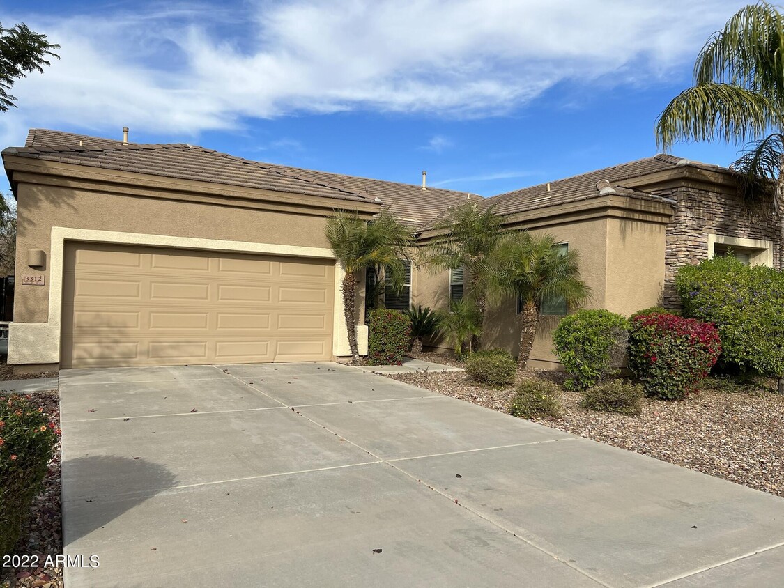 Foto principal - 3312 E Bluebird Pl