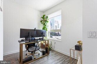 Building Photo - 2006 Northbank Pl