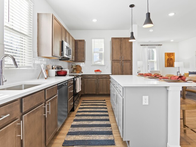 1BR, 1BA - 824SF - Kitchen - LEO Jamestown