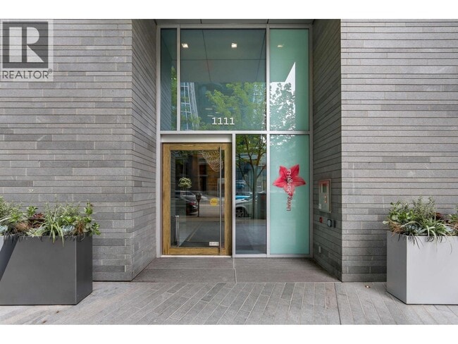 Building Photo - 1111 Alberni St