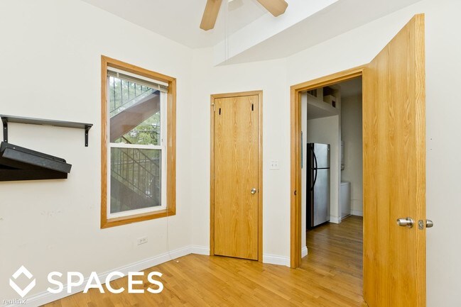 Building Photo - 3 br, 1 bath  - 2700 W Chicago Ave 2R