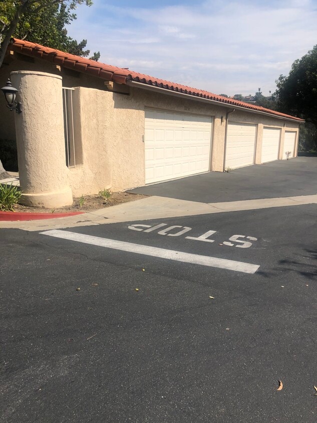 Garage - 31234 W Nine Dr