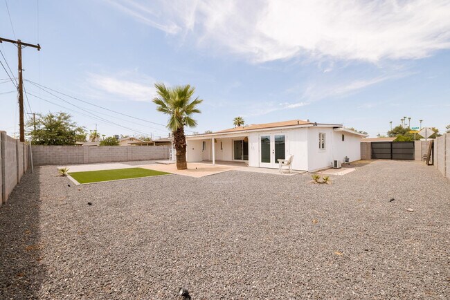 Foto del edificio - 1303 W 9th St