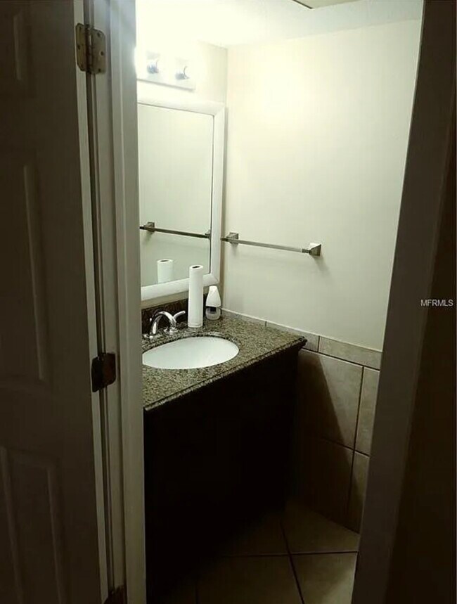 Foto del edificio - 3001 S Pines Dr
