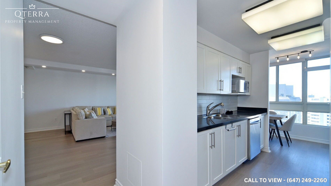 Photo du bâtiment - 3233 Eglinton Av E