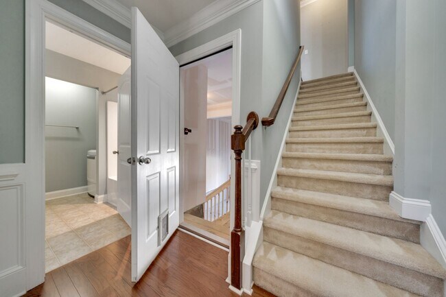 Building Photo - Gorgeous 3-Bed, 3.5-Ba Townhouse w/ Office in Downtown Apex
