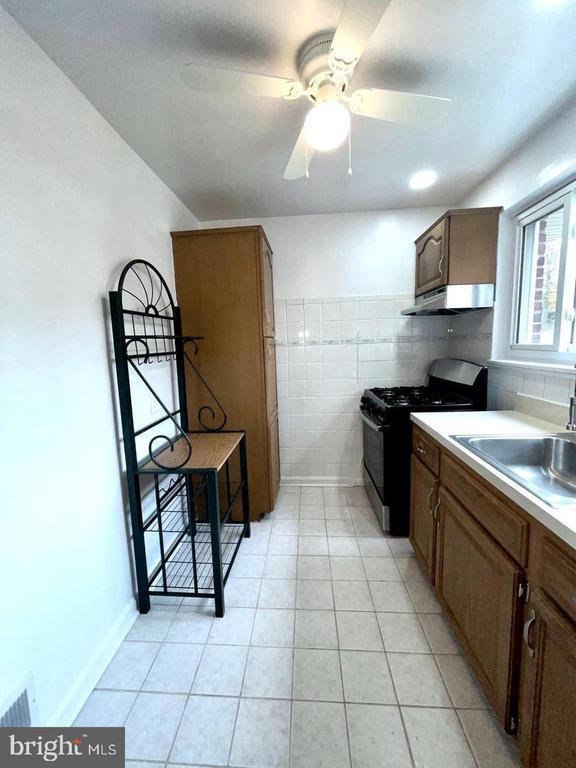 Building Photo - 5028 Roseld Ct